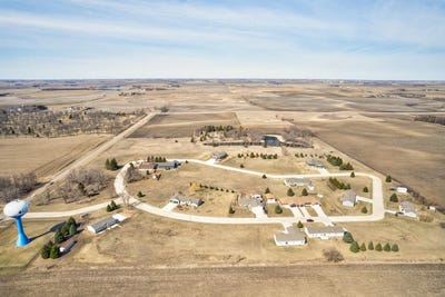 /international/us/1641-365th-avenue-estherville-ia-110090664357/