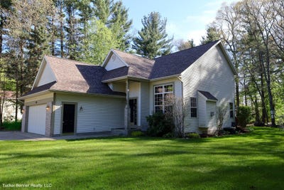 /international/us/7703-pinecone-court-whitehall-mi-110106986828/