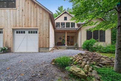 /international/us/215-young-road-middle-grove-ny-110101098550/