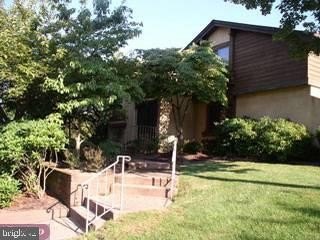 /international/us/468-sayre-drive-princeton-nj-110101235858/