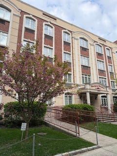 /international/us/8515-120th-street-kew-gardens-ny-110107513498/