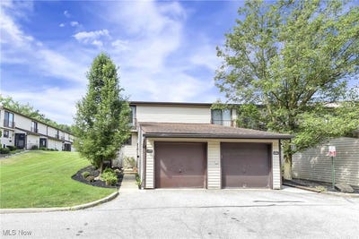 /international/us/14977-pine-valley-trail-middleburg-heights-oh-110100799717/
