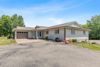 /international/us/3252-n-160th-avenue-holland-mi-110108605665/