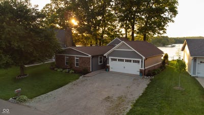 /international/us/240-bayview-drive-cicero-in-110108341624/