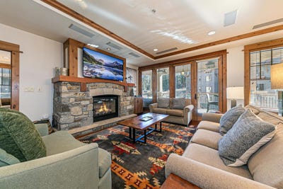 /international/us/8001-northstar-drive-314-christmas-week-truckee-ca-110105636415/