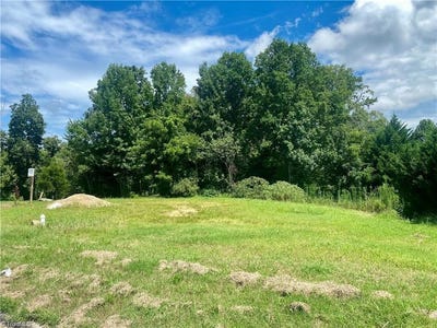 /international/us/104-sprucewood-court-archdale-nc-110120424468/