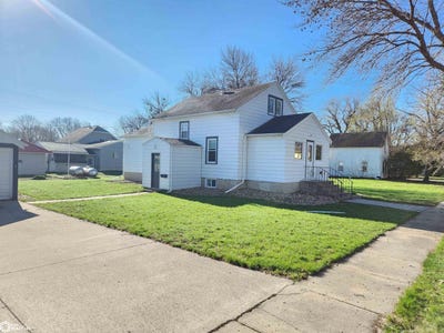 /international/us/408-n-main-street-buffalo-center-ia-110105386413/