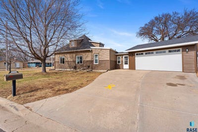 /international/us/406-s-prairie-st-harrisburg-sd-110106672126/