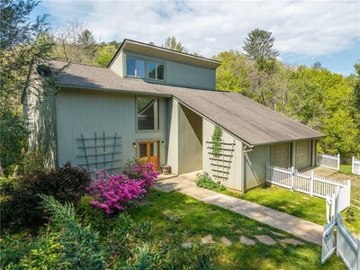 /international/us/215-murphy-lane-mineral-bluff-ga-110107612430/