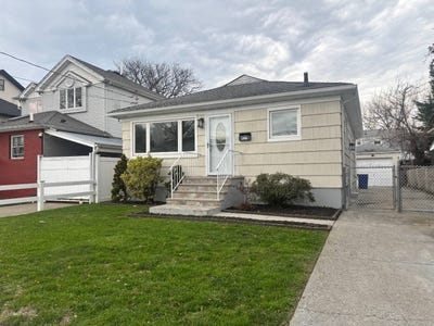 /international/us/527-willowbrook-road-staten-island-ny-110107303535/