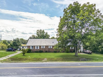/international/us/103-top-tobacco-road-lake-waccamaw-nc-110103633081/