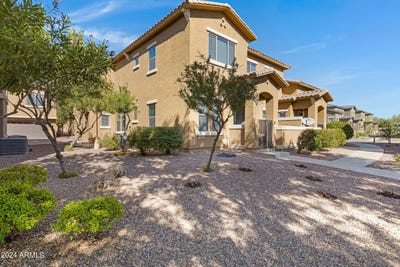 /international/us/15240-n-142nd-avenue-surprise-az-110105383295/
