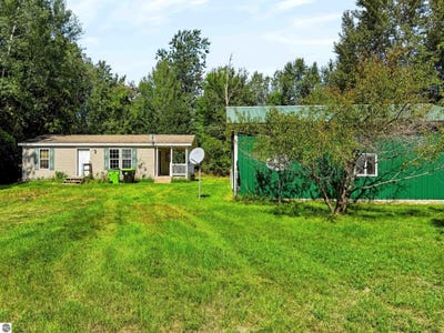 /international/us/5760-w-curtis-road-coleman-mi-110110243367/