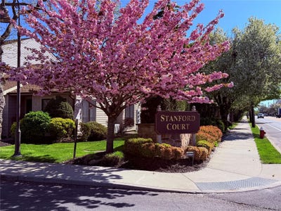 /international/us/81-stanford-court-wantagh-ny-110107631985/