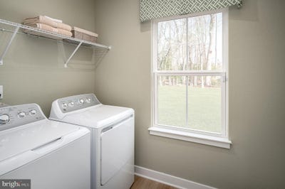 /international/us/5064-helton-drive-sykesville-md-110101425530/