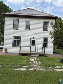 /international/us/208-e-washington-st-marion-sd-110107452791/