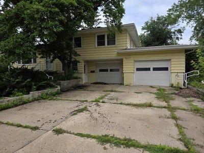 /international/us/1029-w-13-street-cedar-falls-ia-110101367400/?lang=en
