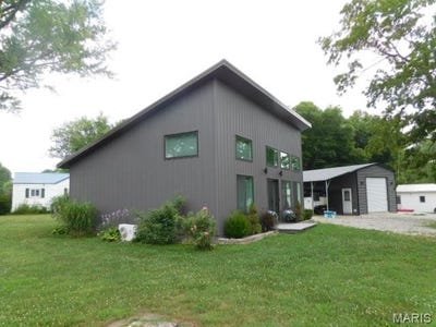 /international/us/203-e-5th-street-kinmundy-il-110100772579/