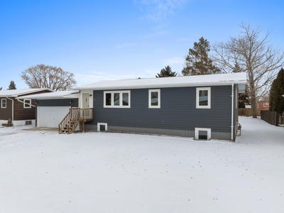 /international/us/105-3rd-ave-nw-surrey-nd-110106273860/
