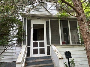 /international/us/1504-w-glen-flora-avenue-waukegan-il-110120408111/