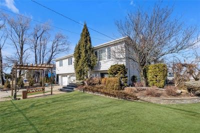 /international/us/574-bothner-street-oceanside-ny-110097480441/