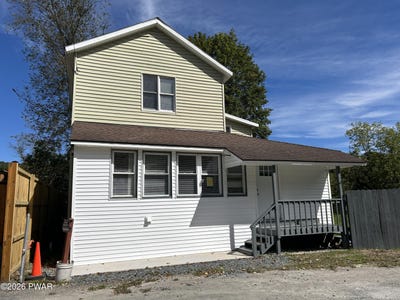 /international/us/111-pike-street-hawley-pa-110110308624/
