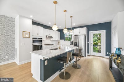 /international/us/1017-s-taylor-court-arlington-va-110108203617/