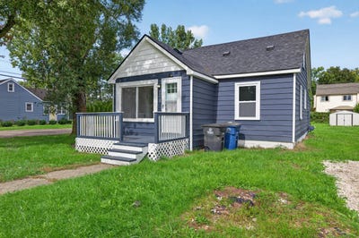 /international/us/33550-beechwood-street-westland-mi-110110389240/