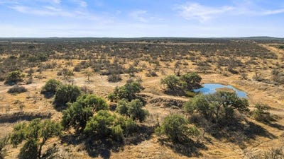 /international/us/6304-a-county-rd-110-llano-tx-110105196239/