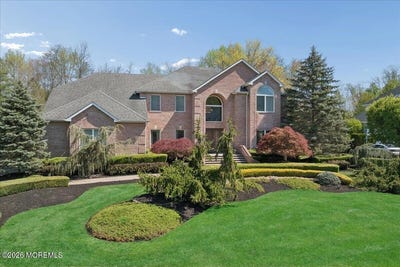 /international/us/317-sinclair-court-morganville-nj-110107721509/