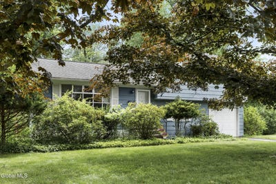 /international/us/34-greenock-road-delmar-ny-110109027810/