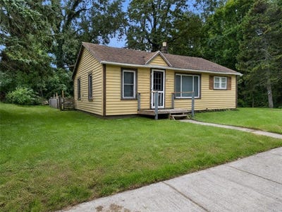 /international/us/17-spring-street-sodus-ny-110110269940/