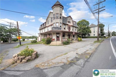 /international/us/5881-sullivan-trail-pen-argyl-pa-110105344863/