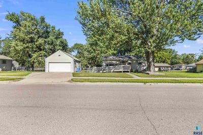 /international/us/1708-n-mable-ave-sioux-falls-sd-110100721777/