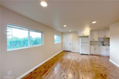 /international/us/17134-saticoy-street-lake-balboa-ca-110107959782/