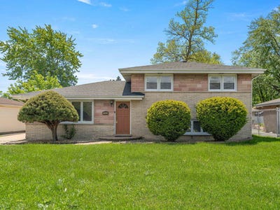 /international/us/7907-w-74th-street-bridgeview-il-110108057615/