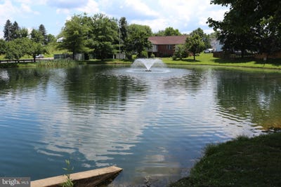 /international/us/104-quince-tree-drive-martinsburg-wv-110100998901/