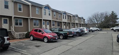 /international/us/3399-post-road-warwick-ri-110106458085/