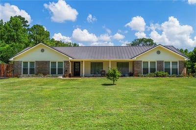 /international/us/300-s-cedarbrook-drive-auburn-al-110108553070/