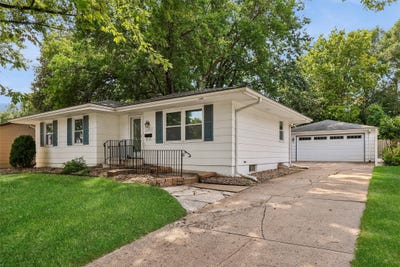 /international/us/2808-78th-street-urbandale-ia-110119967833/