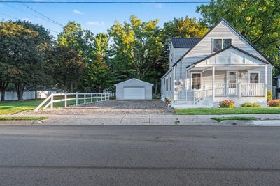 /international/us/32-liberty-street-coldwater-mi-110120044348/