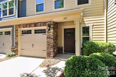 /international/us/227-park-meadows-drive-stallings-nc-110107726876/
