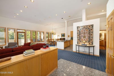 /international/us/685-n-frontage-road-w-vail-co-110120462601/