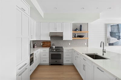/international/us/123-sterling-avenue-greenport-ny-110105736158/