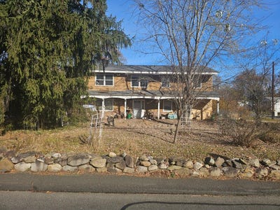 /international/us/128-laurel-road-new-city-ny-110096118402/
