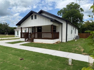 /international/us/2209-wellington-street-greenville-tx-110108964248/