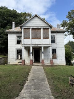 /international/us/42-high-st-eagle-rock-va-110101704254/