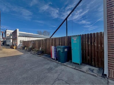 /international/us/18454-main-street-eminence-mo-110108466976/