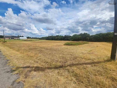 /international/us/gilbert-road-burkburnett-tx-110103320549/