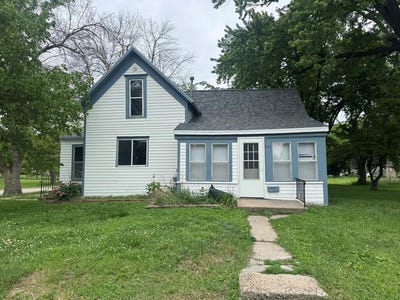 /international/us/100-e-lincoln-ave-lake-city-ia-110108378234/